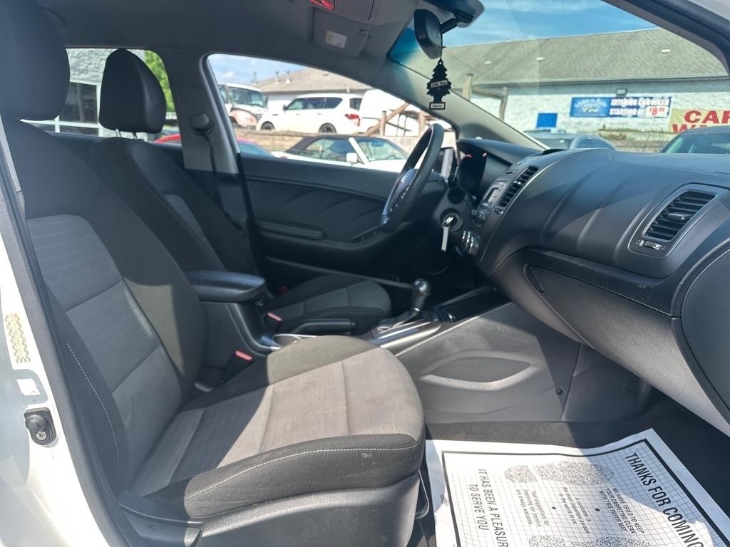Kia Forte 5-Door LX 2016