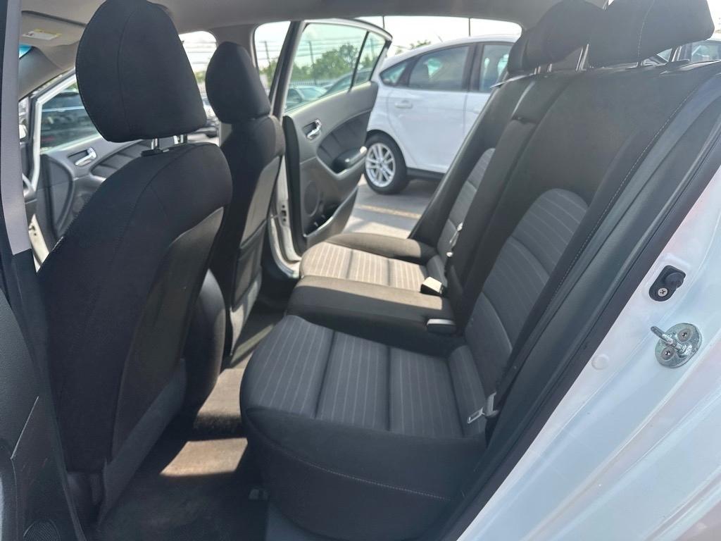 Kia Forte 5-Door LX 2016