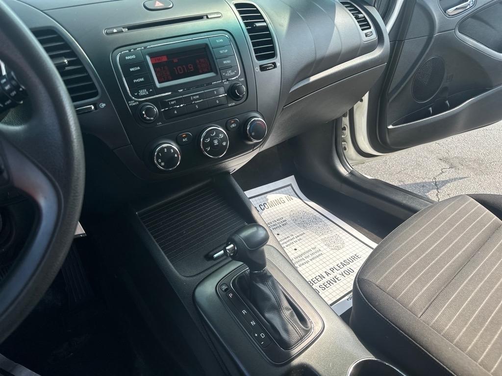 Kia Forte 5-Door LX 2016