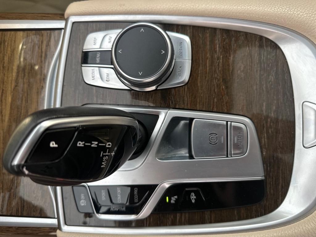 BMW 7-Series 740i xDrive 2019