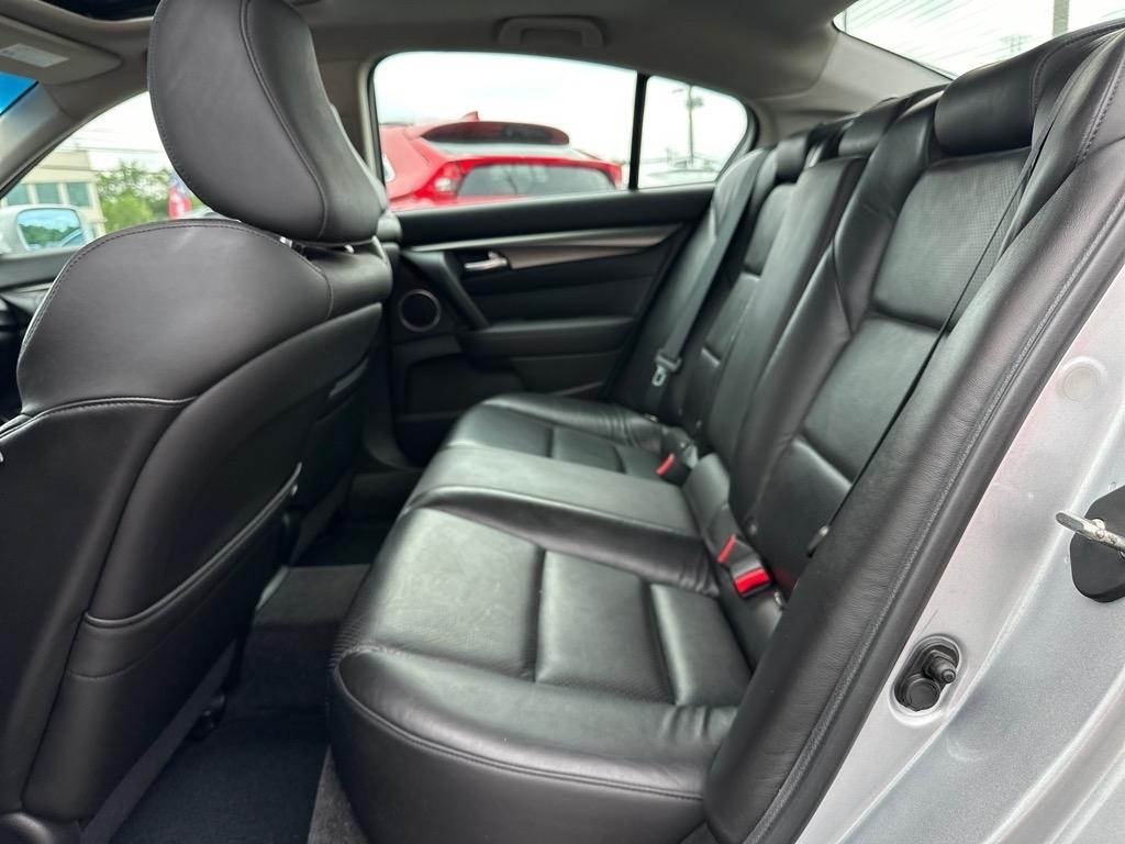 Acura TL 6-Speed AT with Tech Package and 18-In. WP 2014