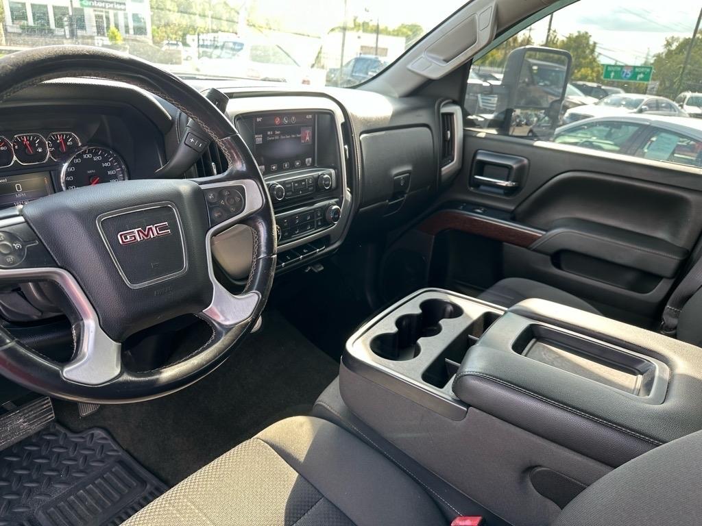 GMC Sierra photo 11