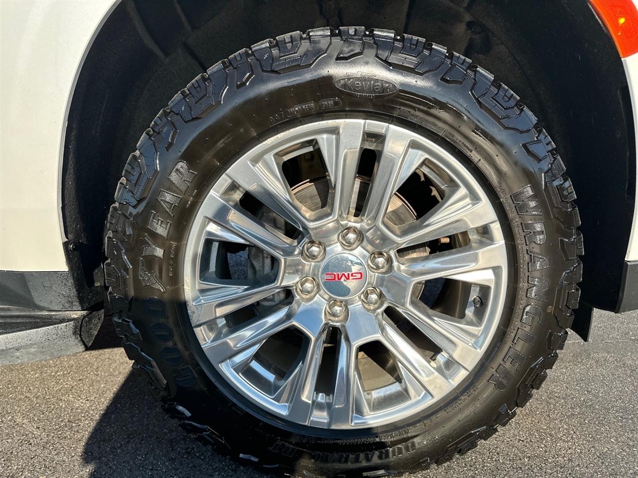 GMC Yukon XL Denali 4WD 2021