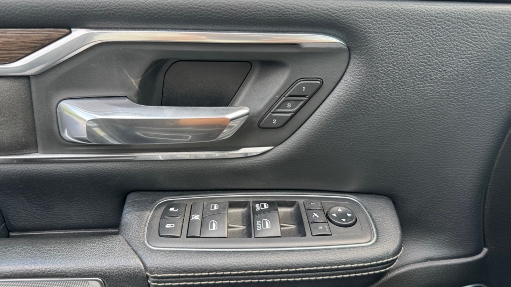 RAM 1500 Laramie Crew Cab SWB 4WD 2019