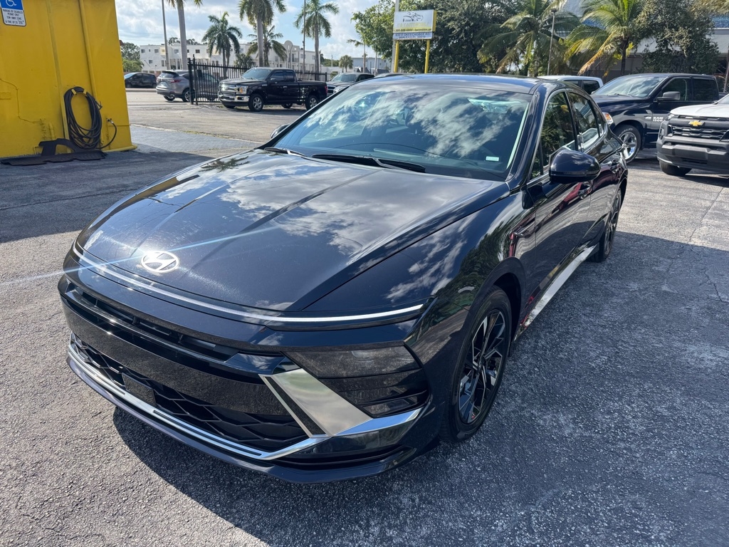 2025 Hyundai Sonata SEL photo 2