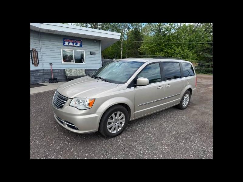 2016 Chrysler Town & Country Touring's photo