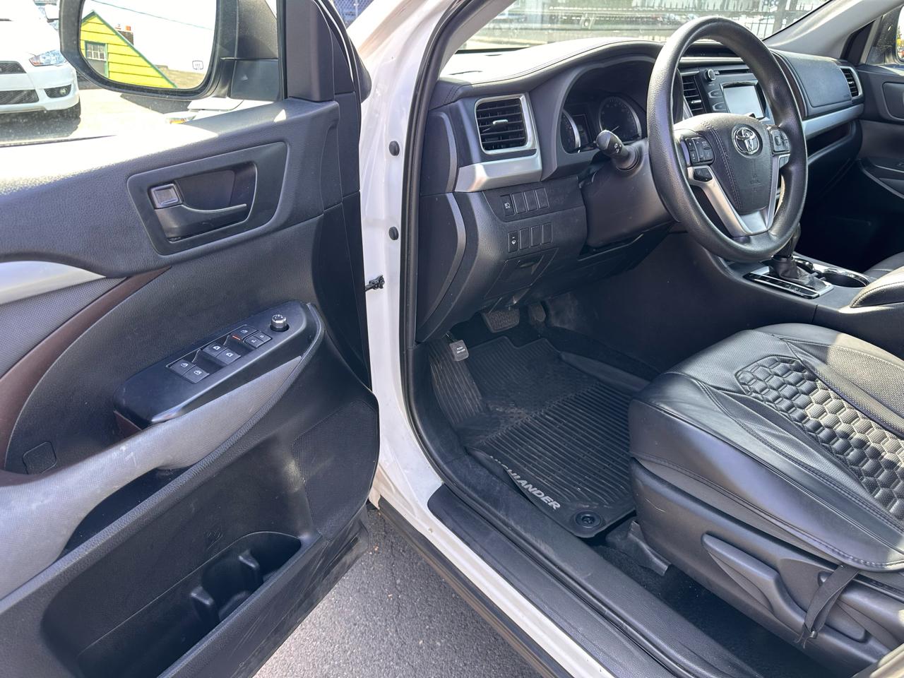 Toyota Highlander photo 9