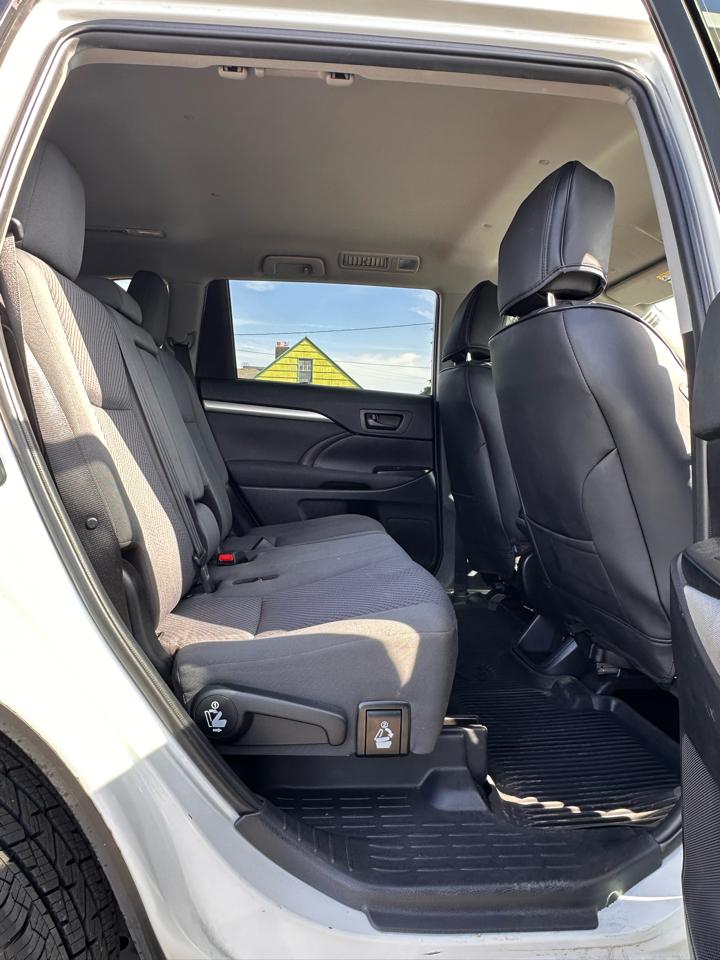 Toyota Highlander photo 16