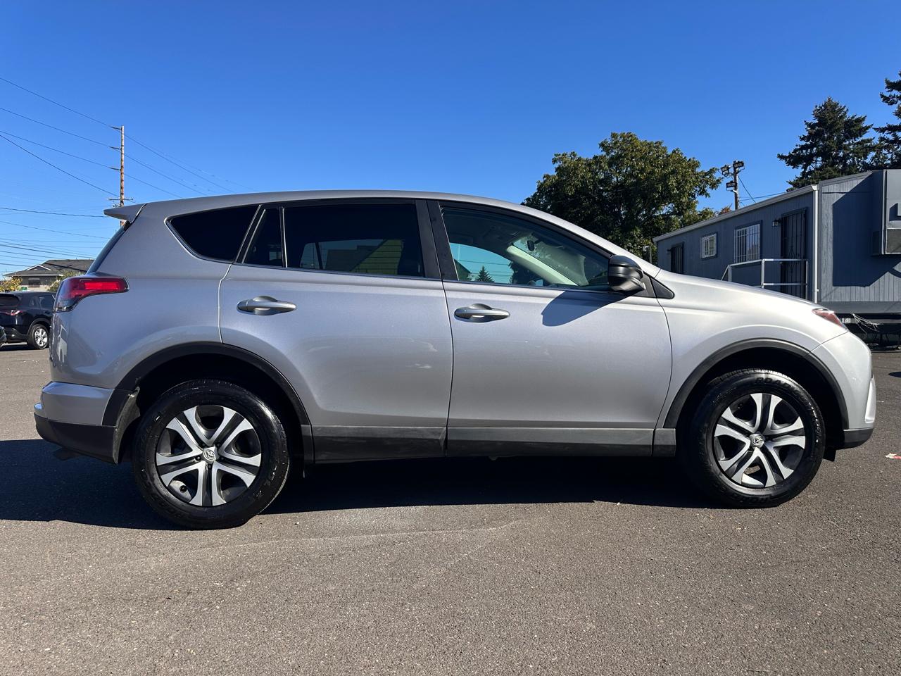 Toyota RAV4 photo 8