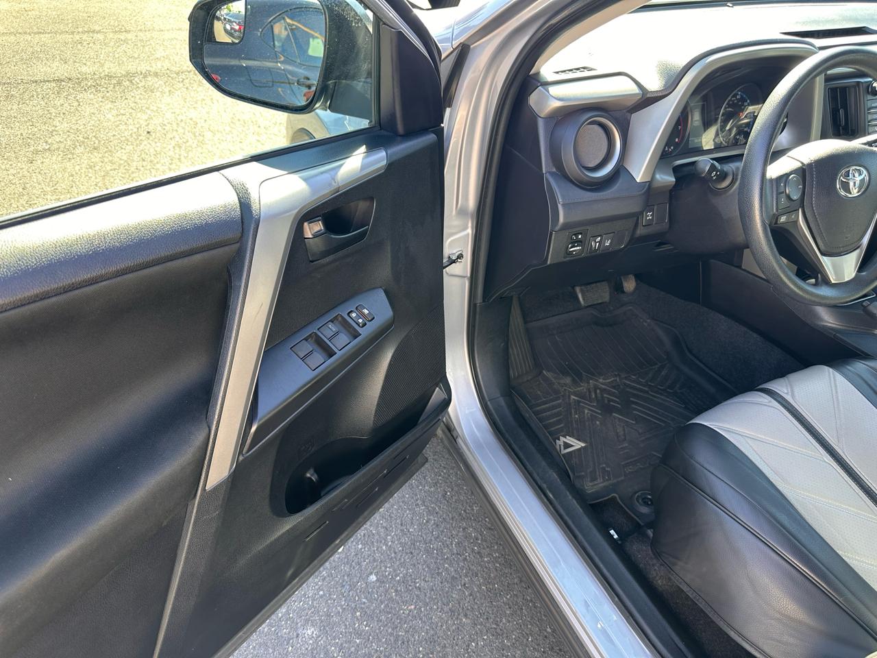 Toyota RAV4 photo 12