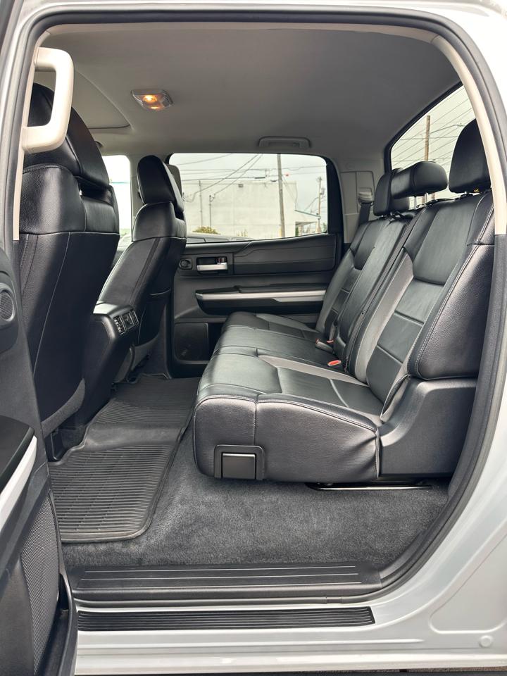 Toyota Tundra photo 16
