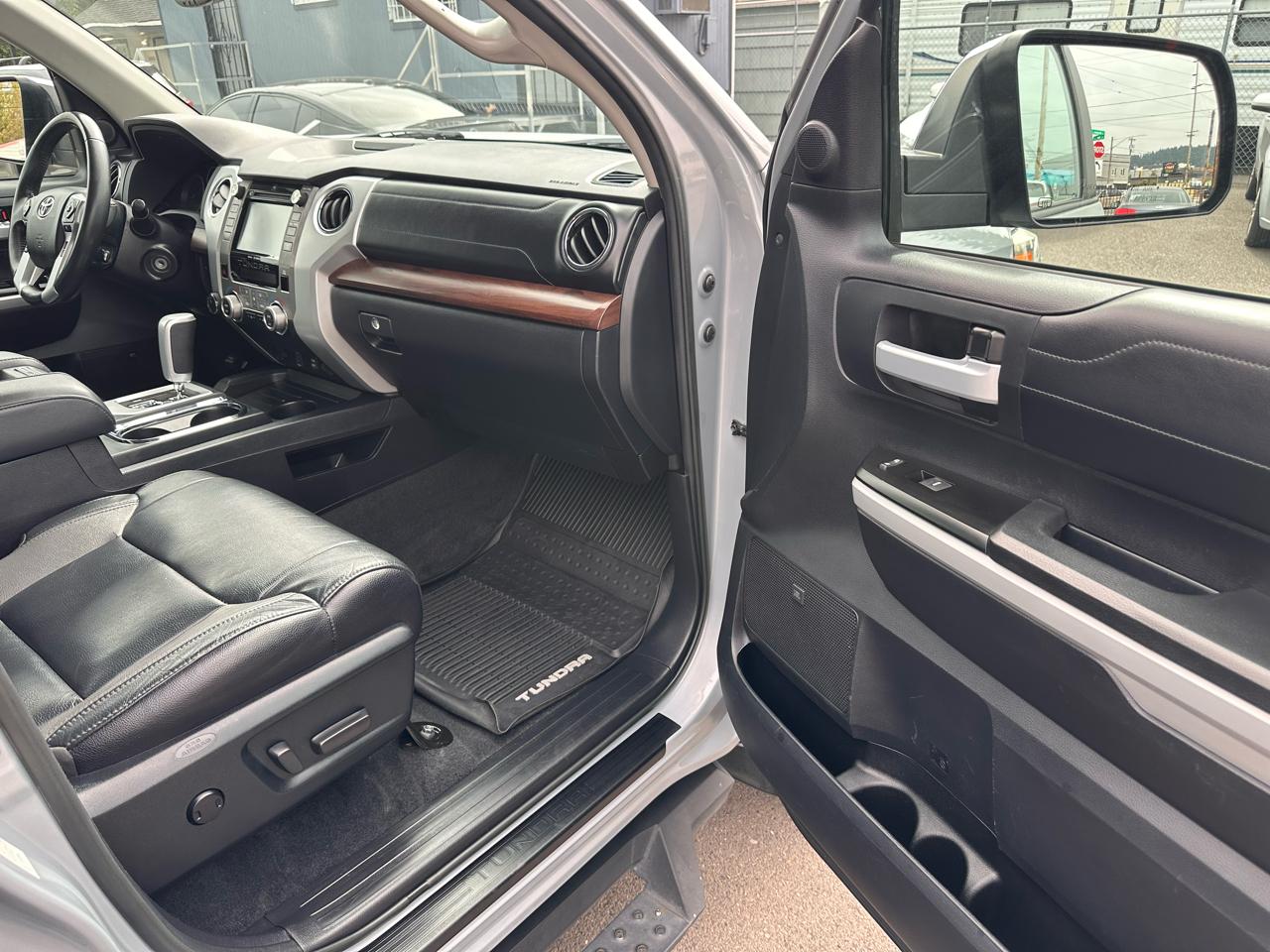 Toyota Tundra photo 19