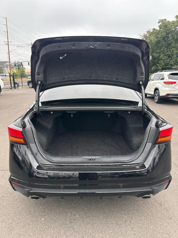Nissan Altima photo 9