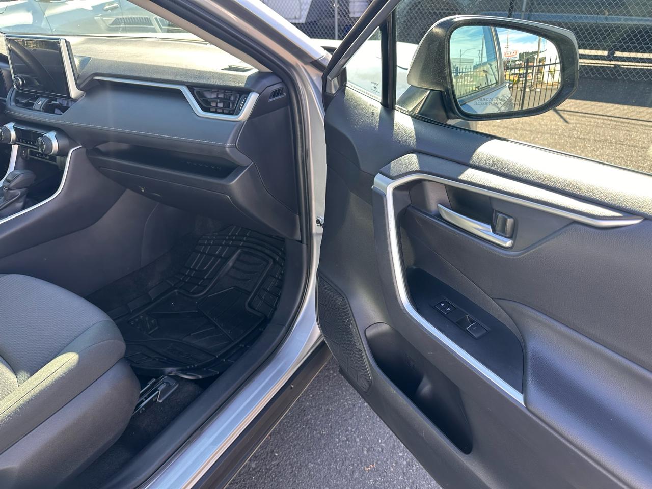 Toyota RAV4 photo 18