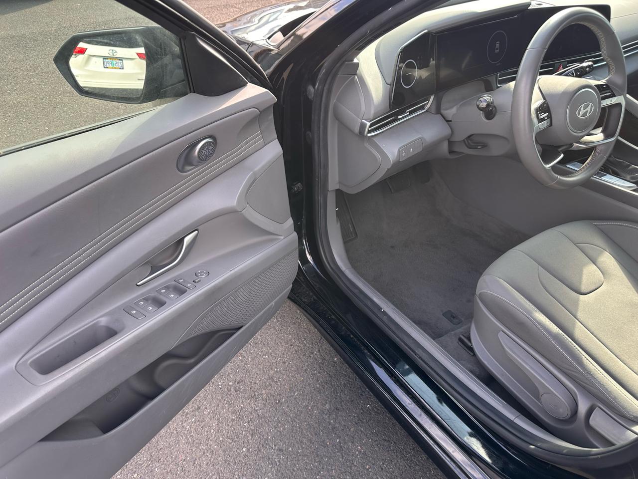 Hyundai Elantra photo 13