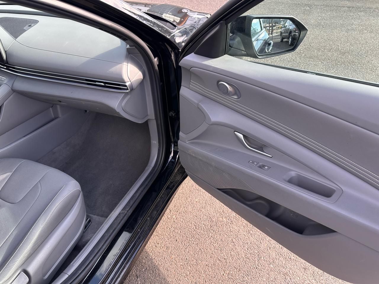 Hyundai Elantra photo 17