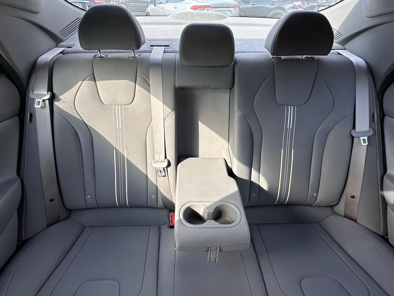 Hyundai Elantra photo 21