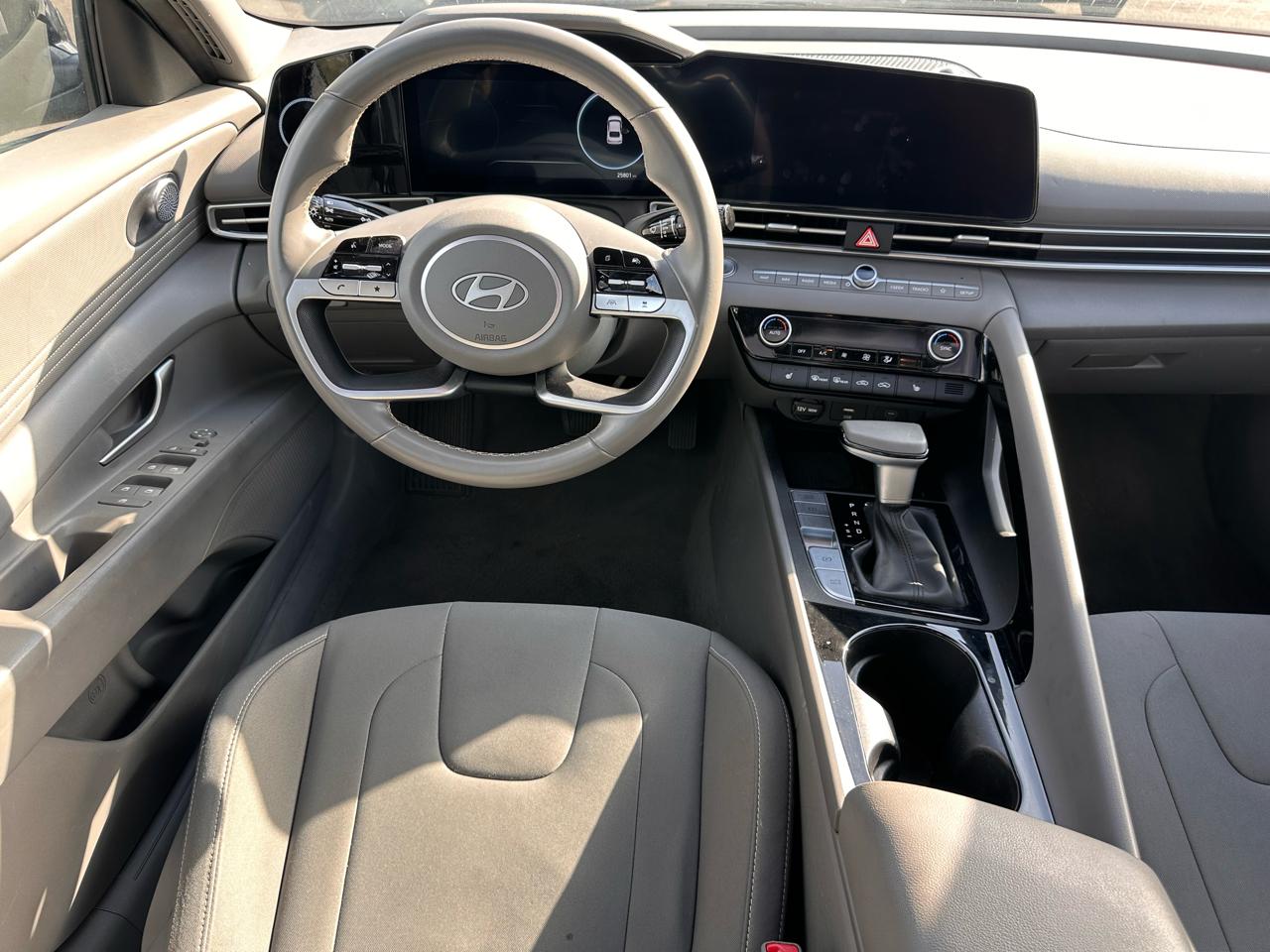 Hyundai Elantra photo 22