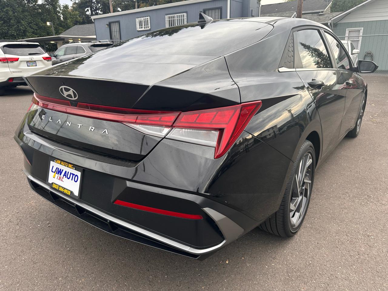 Hyundai Elantra photo 5