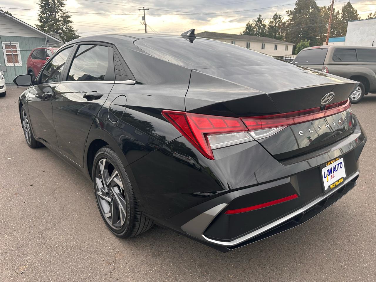 Hyundai Elantra photo 7