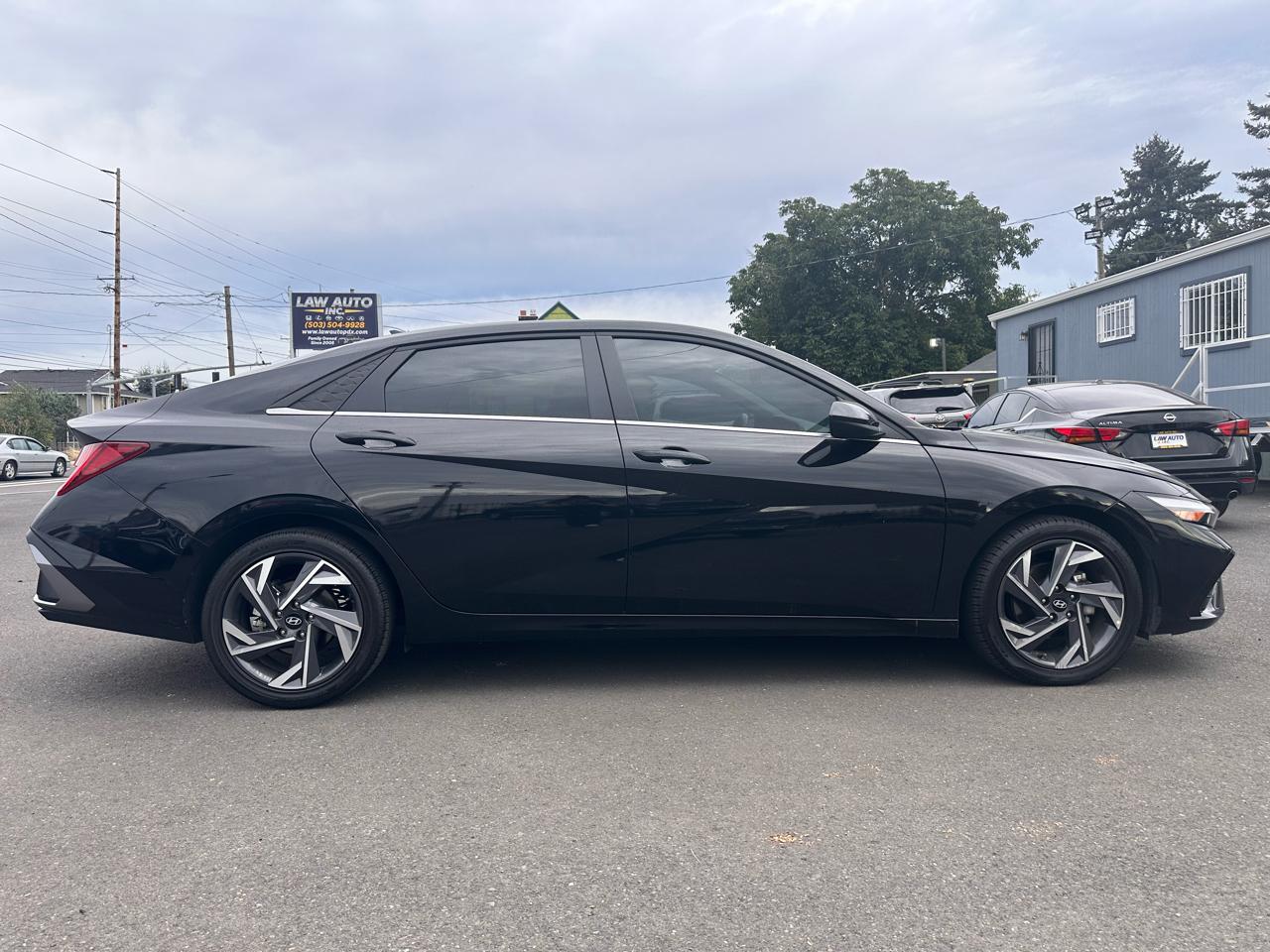 Hyundai Elantra photo 8