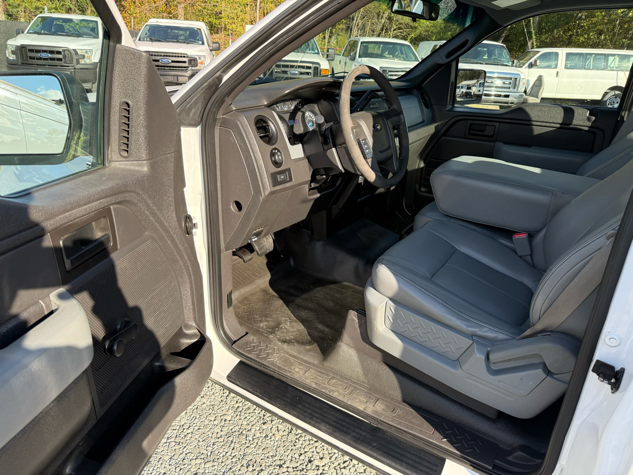 Ford F-150 2WD Reg Cab 141" XL 2014 Ford F-150 2WD Reg Cab 141" XL 2014