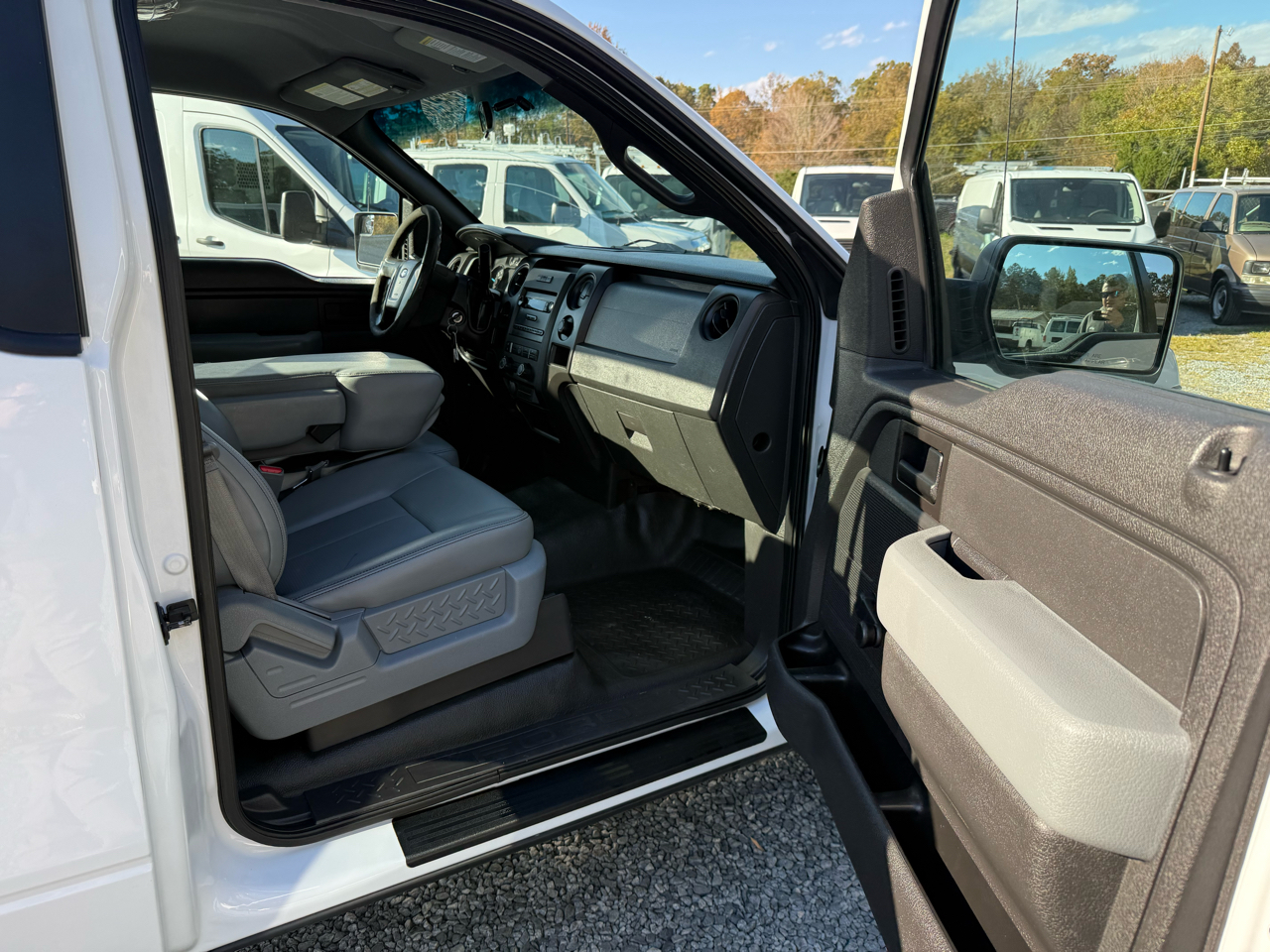 Ford F-150 2WD Reg Cab 141" XL 2014 Ford F-150 2WD Reg Cab 141" XL 2014