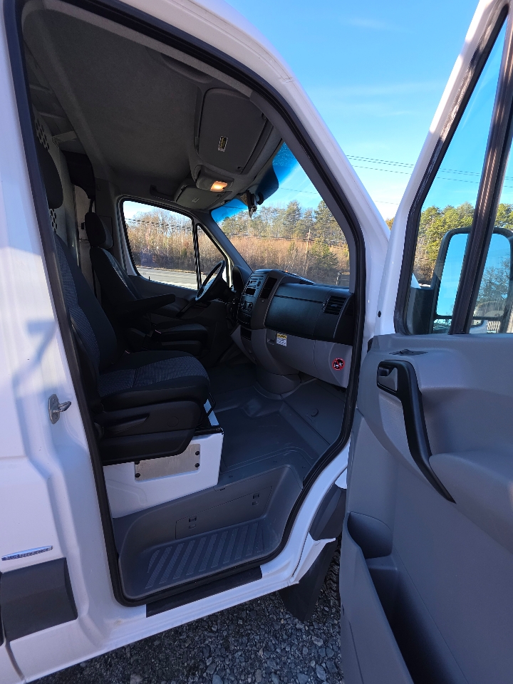 Mercedes-Benz Sprinter 2500 High Roof 144-in. WB 2012