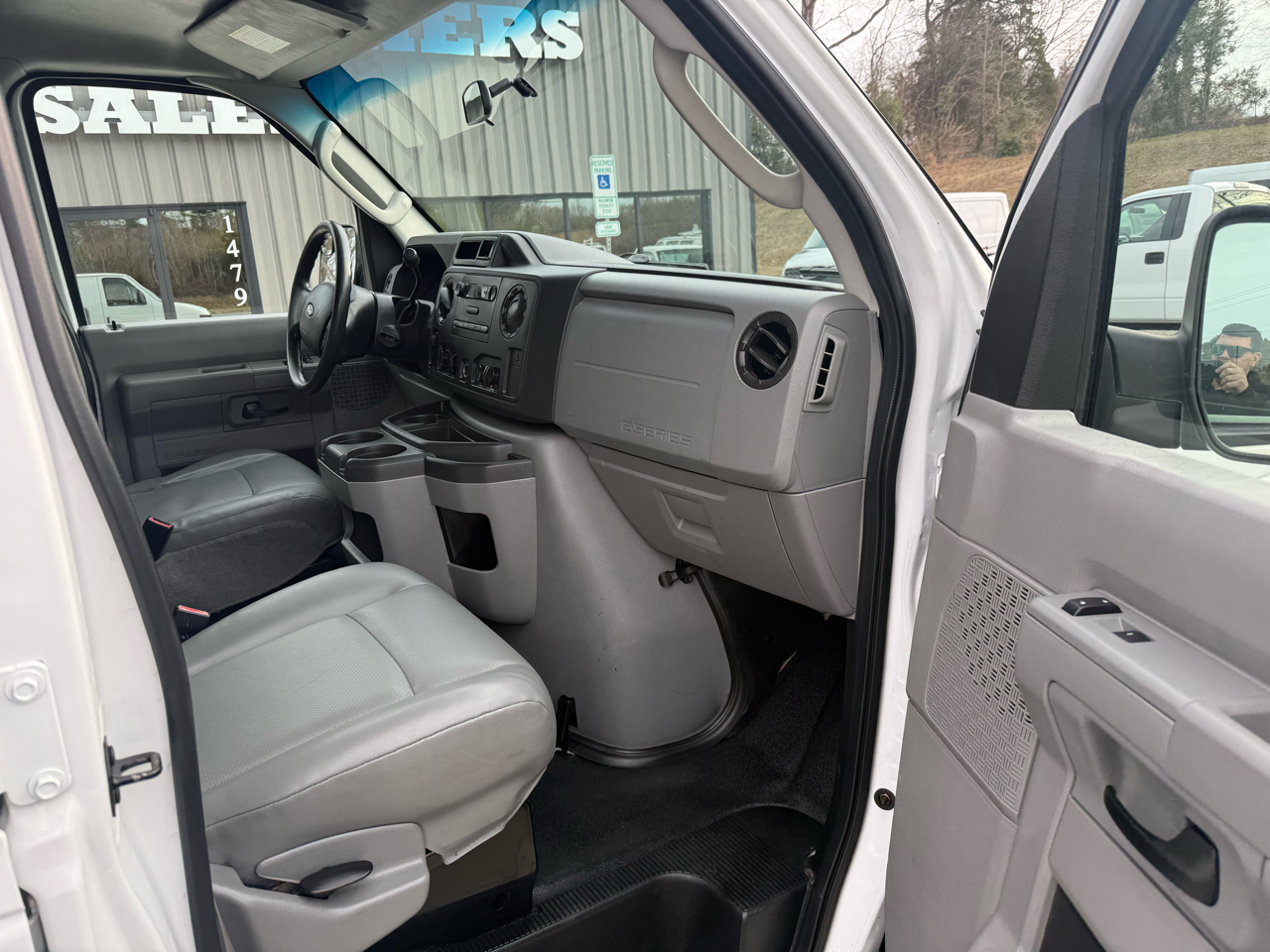 Ford Econoline E-250 2011