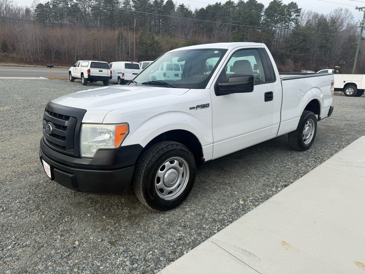 Ford F-150 2WD Reg Cab 122.5" XL 2010