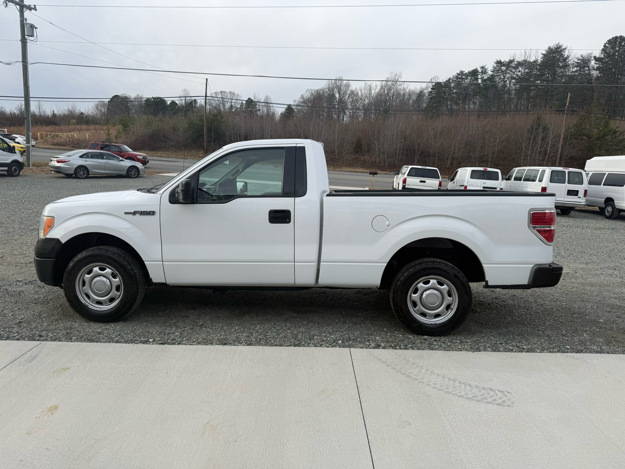 Ford F-150 2WD Reg Cab 122.5" XL 2010