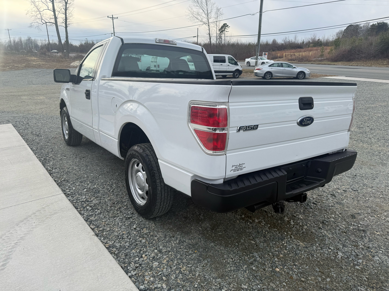 Ford F-150 2WD Reg Cab 122.5" XL 2010