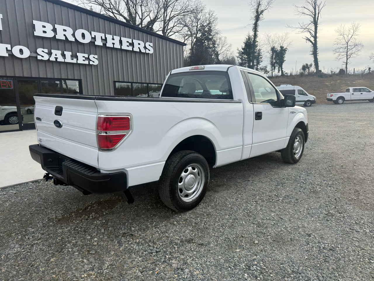 Ford F-150 2WD Reg Cab 122.5" XL 2010