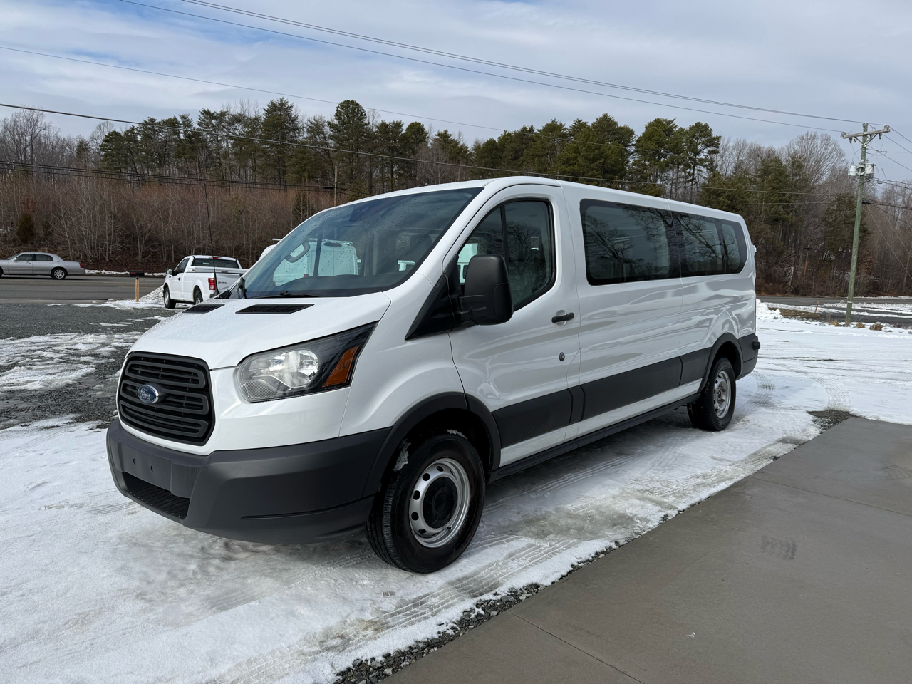Ford Transit 350 Wagon Low Roof XL w/Sliding Pass. 148-in. WB 2017