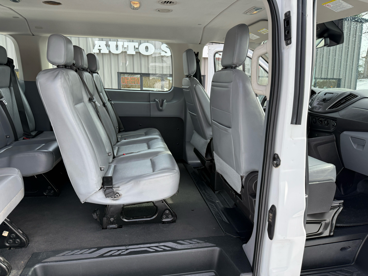 Ford Transit 350 Wagon Low Roof XL w/Sliding Pass. 148-in. WB 2017