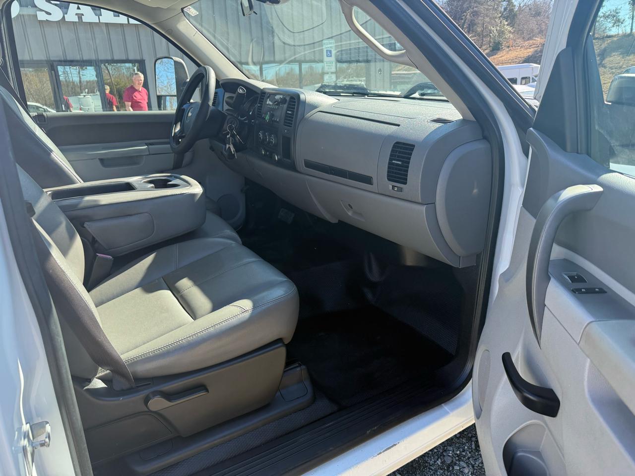 Chevrolet Silverado 2500HD 2WD Reg Cab 142" Work Truck 2014