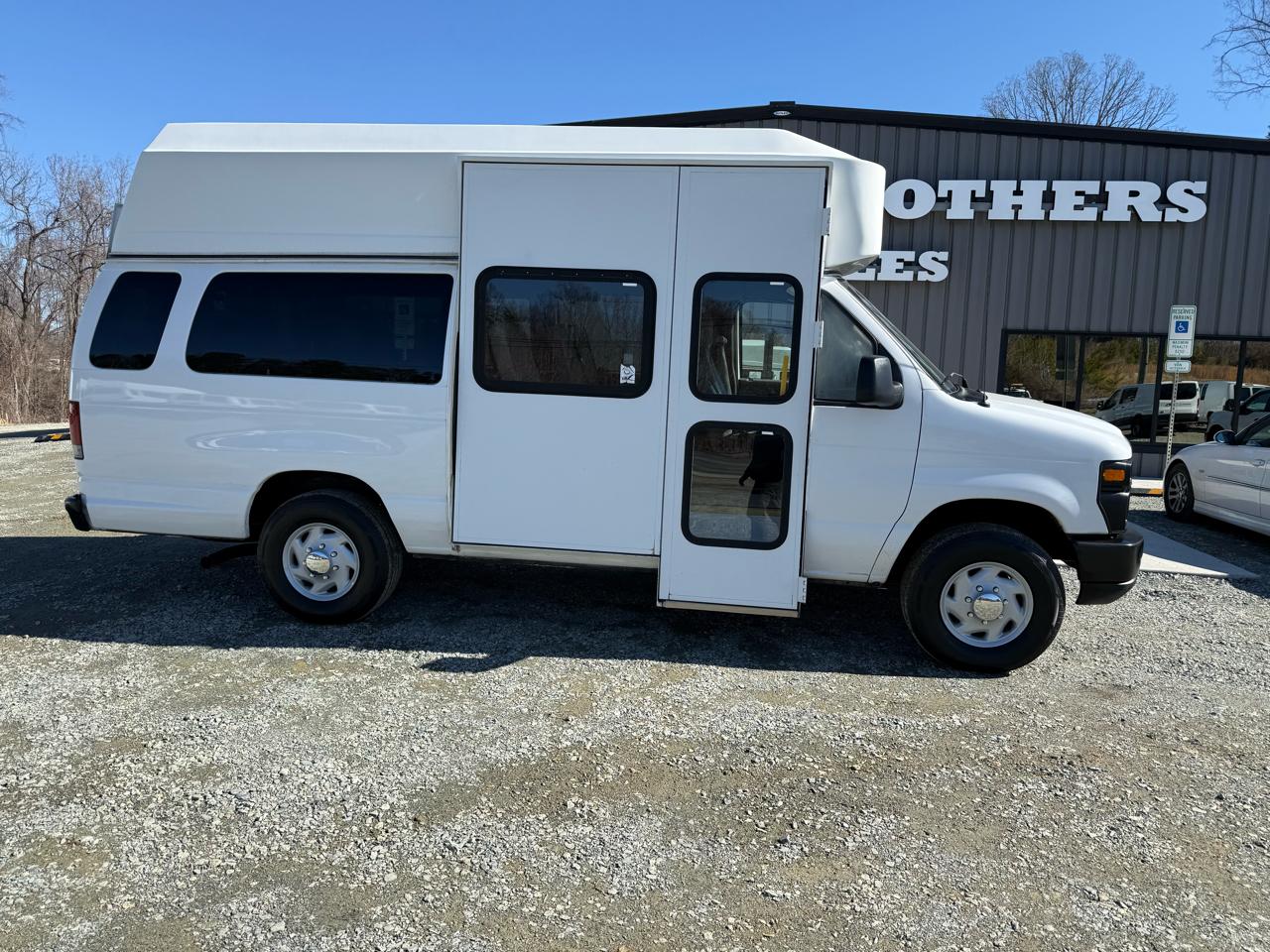 Ford Econoline E-350 Super Duty Extended 2010