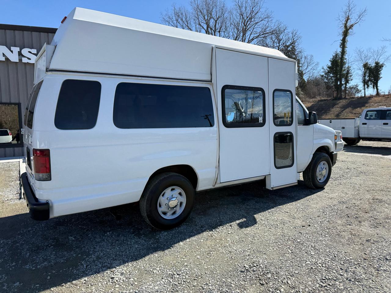 Ford Econoline E-350 Super Duty Extended 2010