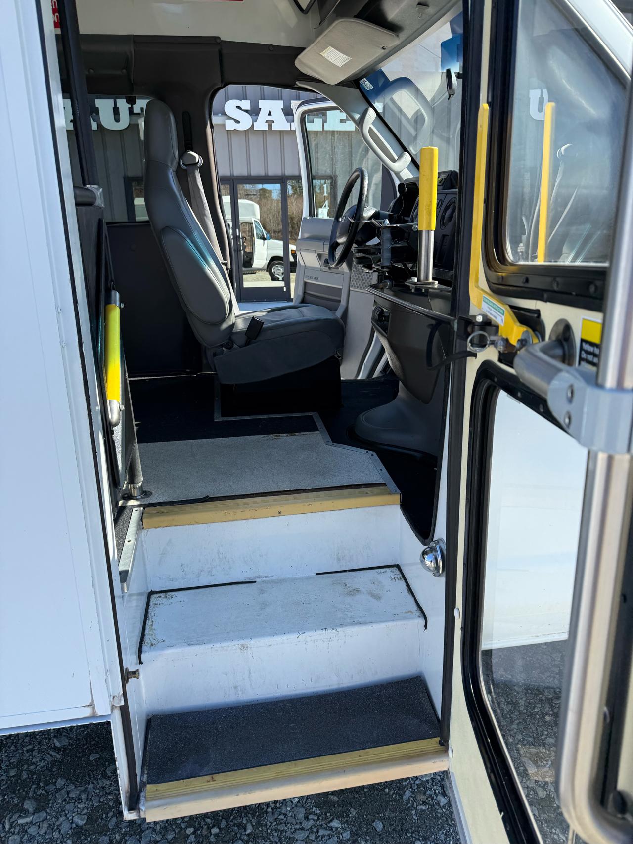 Ford Econoline E-350 Super Duty Extended 2010