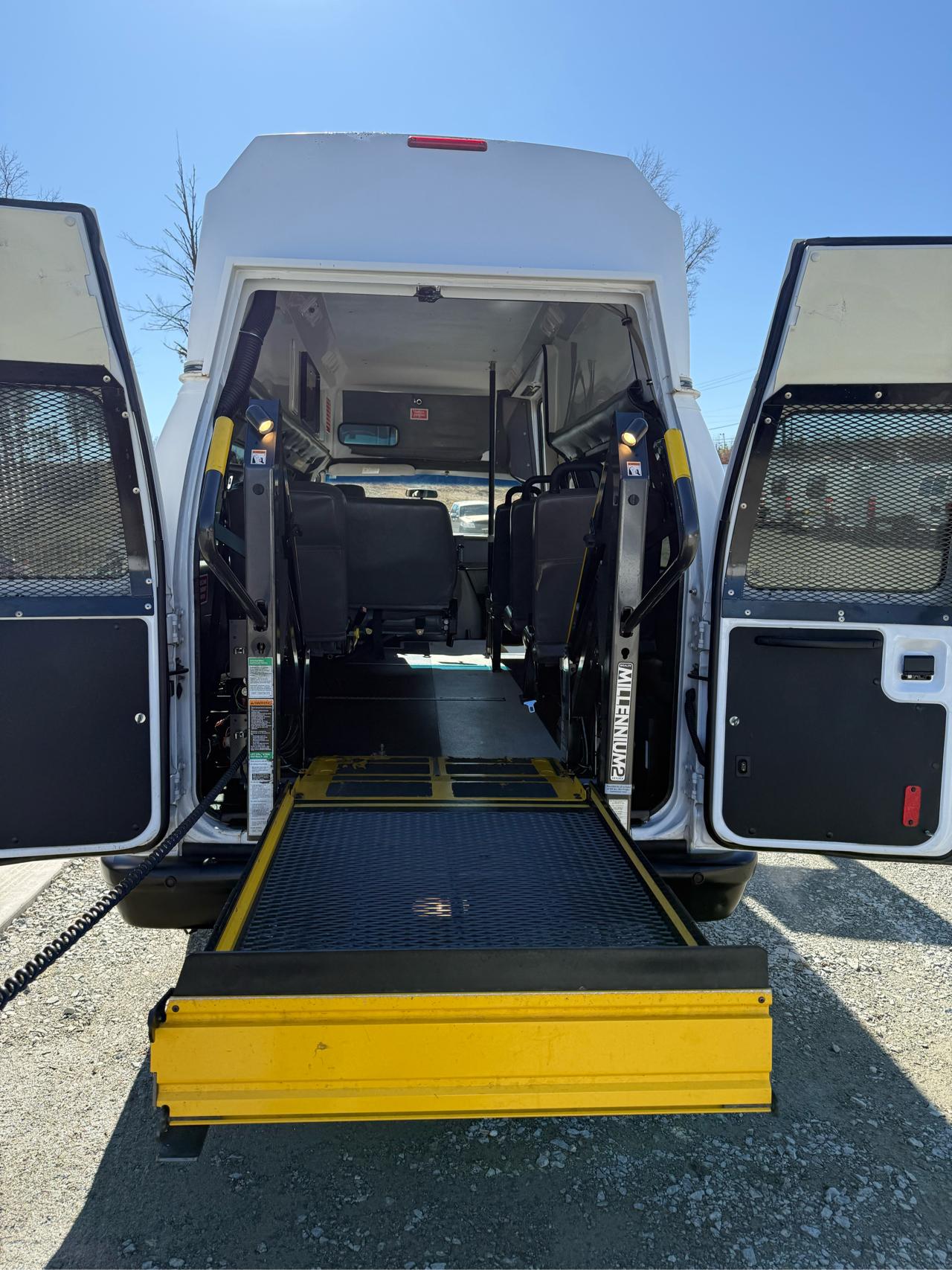 Ford Econoline E-350 Super Duty Extended 2010