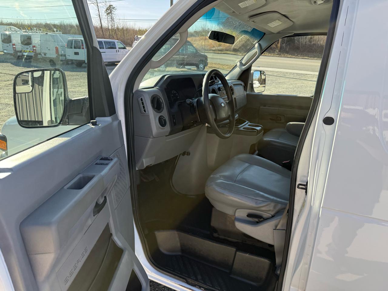 Ford Econoline E-150 2011