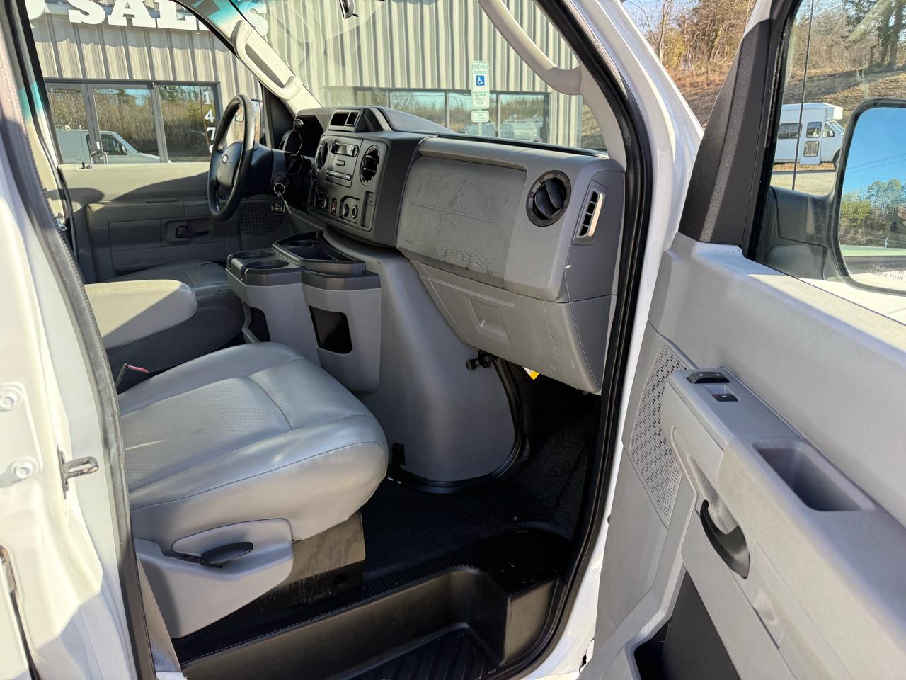 Ford Econoline E-150 2011