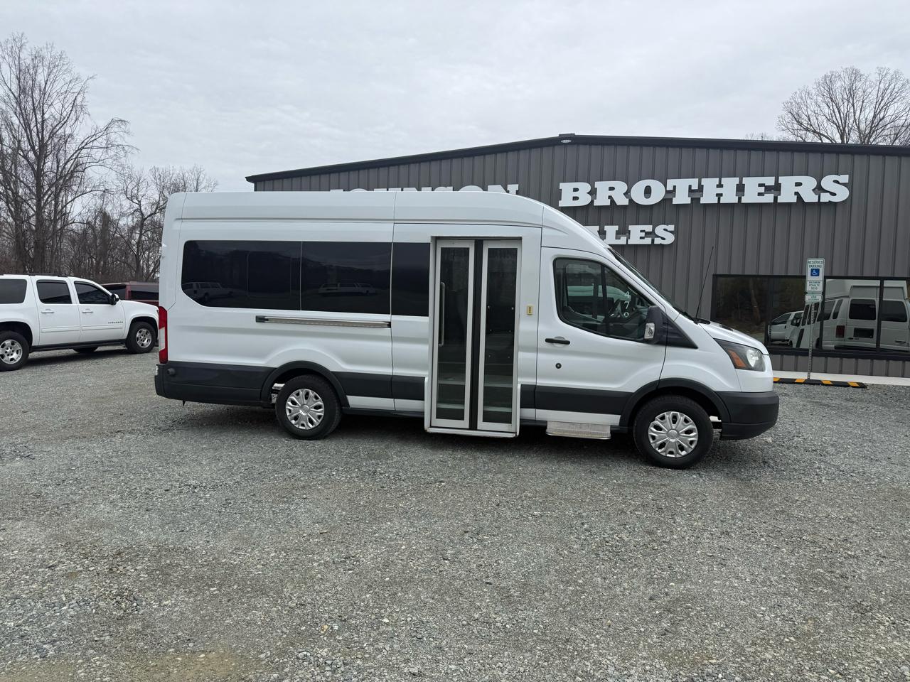 Ford Transit 350 Van High Roof w/Sliding Pass. 148-in. WB EL 2017