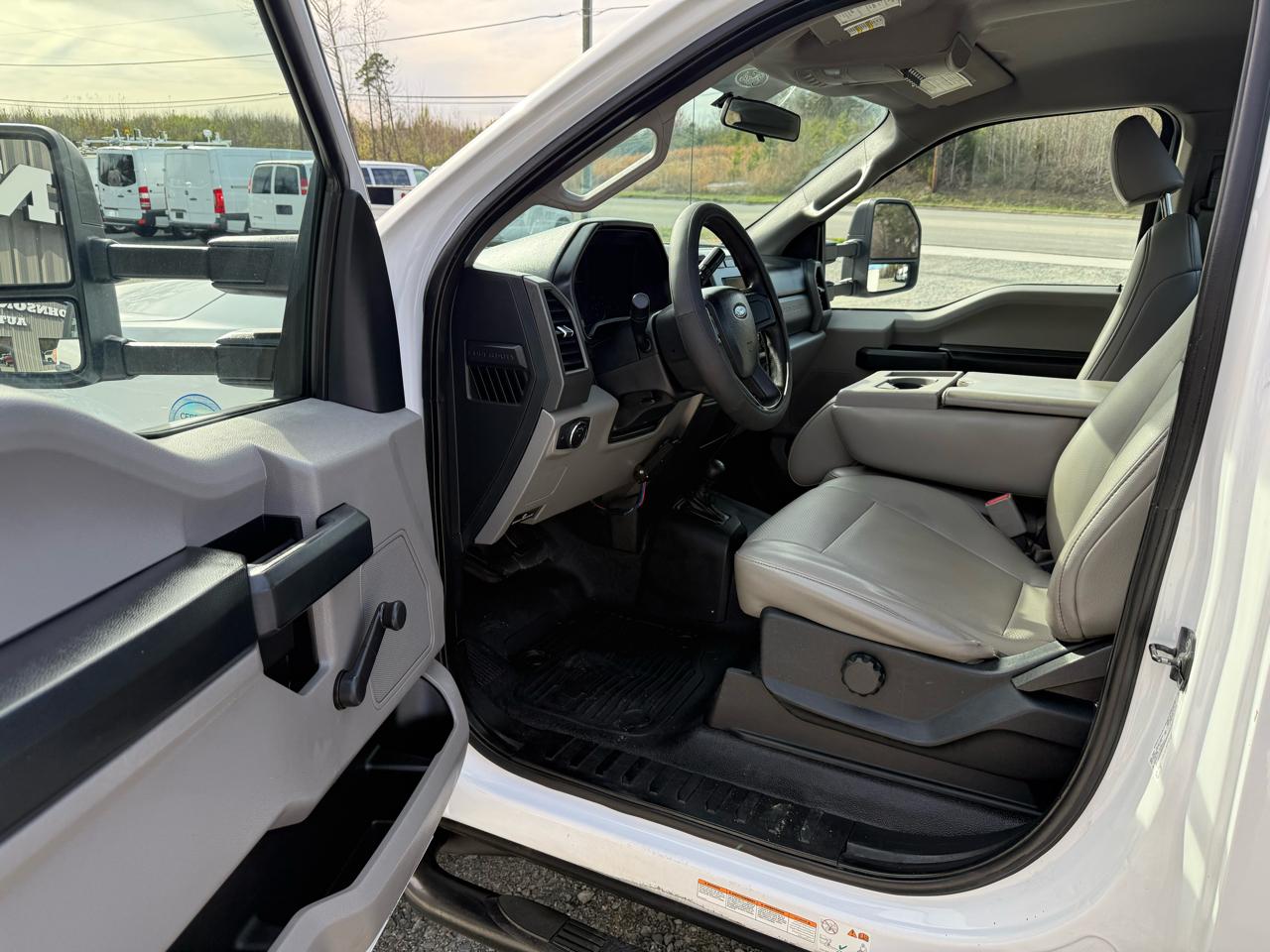 Ford F-550 Regular Cab DRW 4WD 2017