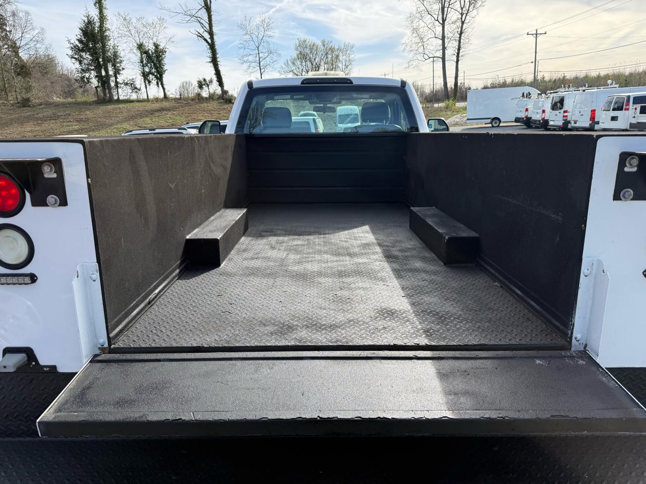 Ford F-550 Regular Cab DRW 4WD 2017