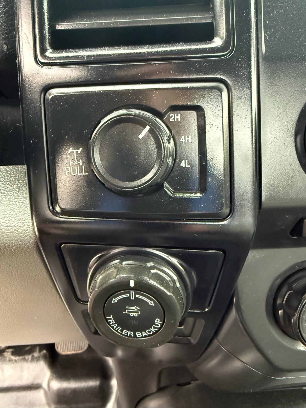 Ford F-150 2WD Reg Cab 126" XL 2017