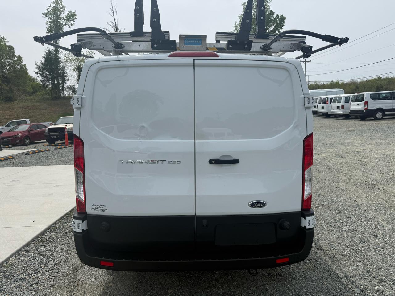 Ford Transit 250 Van Low Roof w/Sliding Pass. 130-in. WB 2020