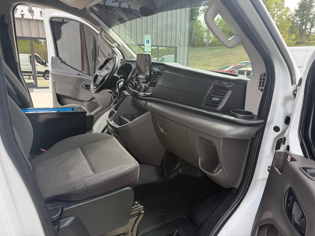 Ford Transit 250 Van Low Roof w/Sliding Pass. 130-in. WB 2020