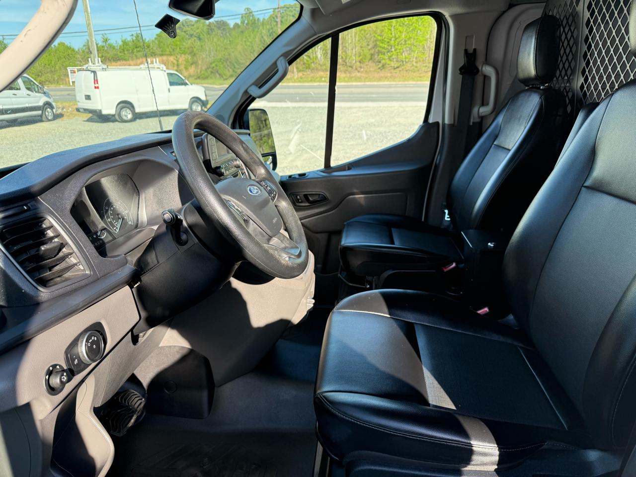 Ford Transit 250 Van Low Roof w/Sliding Pass. 130-in. WB 2020