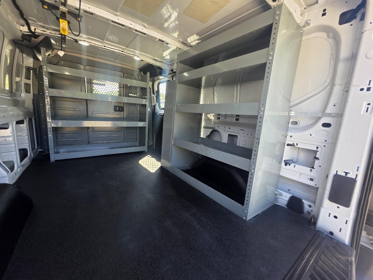 Ford Transit 250 Van Low Roof 60/40 Pass.130-in. WB 2018